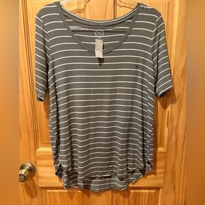 Maurice’s 24/7 striped flawless tee grey women’s size M. NWT